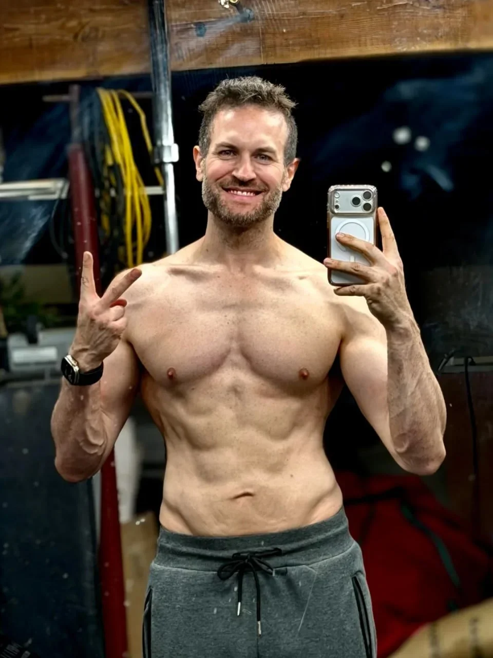 Two year gym glowup — before and after photo — Bodybuilding on GlowUps