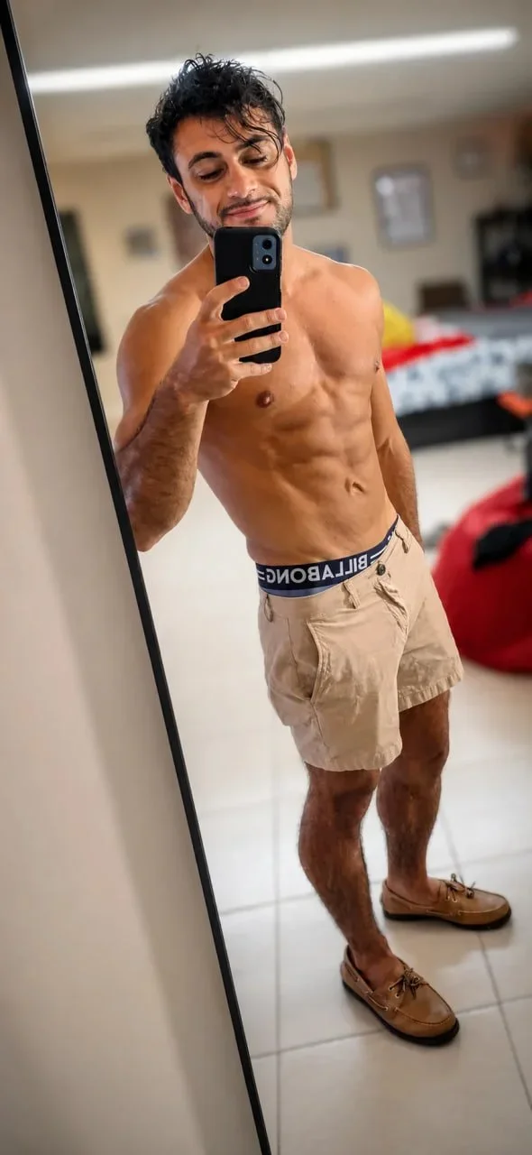 1 year weightloss and gym glowup — before and after photo — Bodybuilding on GlowUps