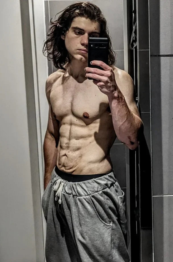 One year weightloss dedication — before and after photo — Bodybuilding on GlowUps