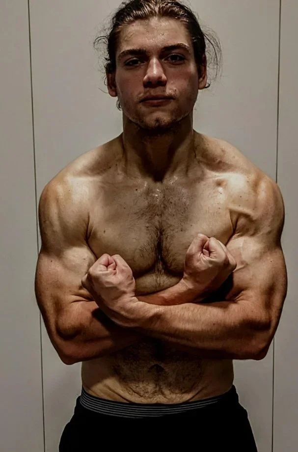 One year weightloss dedication — before and after photo — Bodybuilding on GlowUps