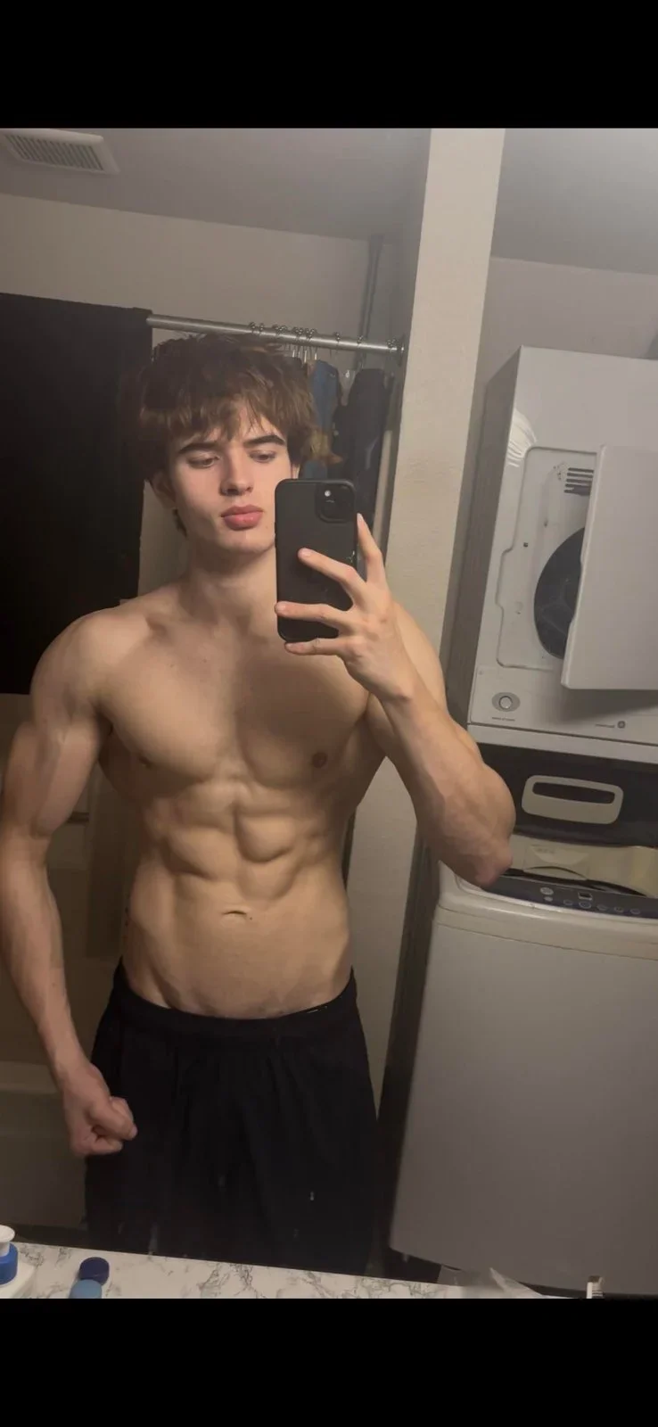 18-21 / 205lbs -> 148 — before and after photo — Bodybuilding on GlowUps