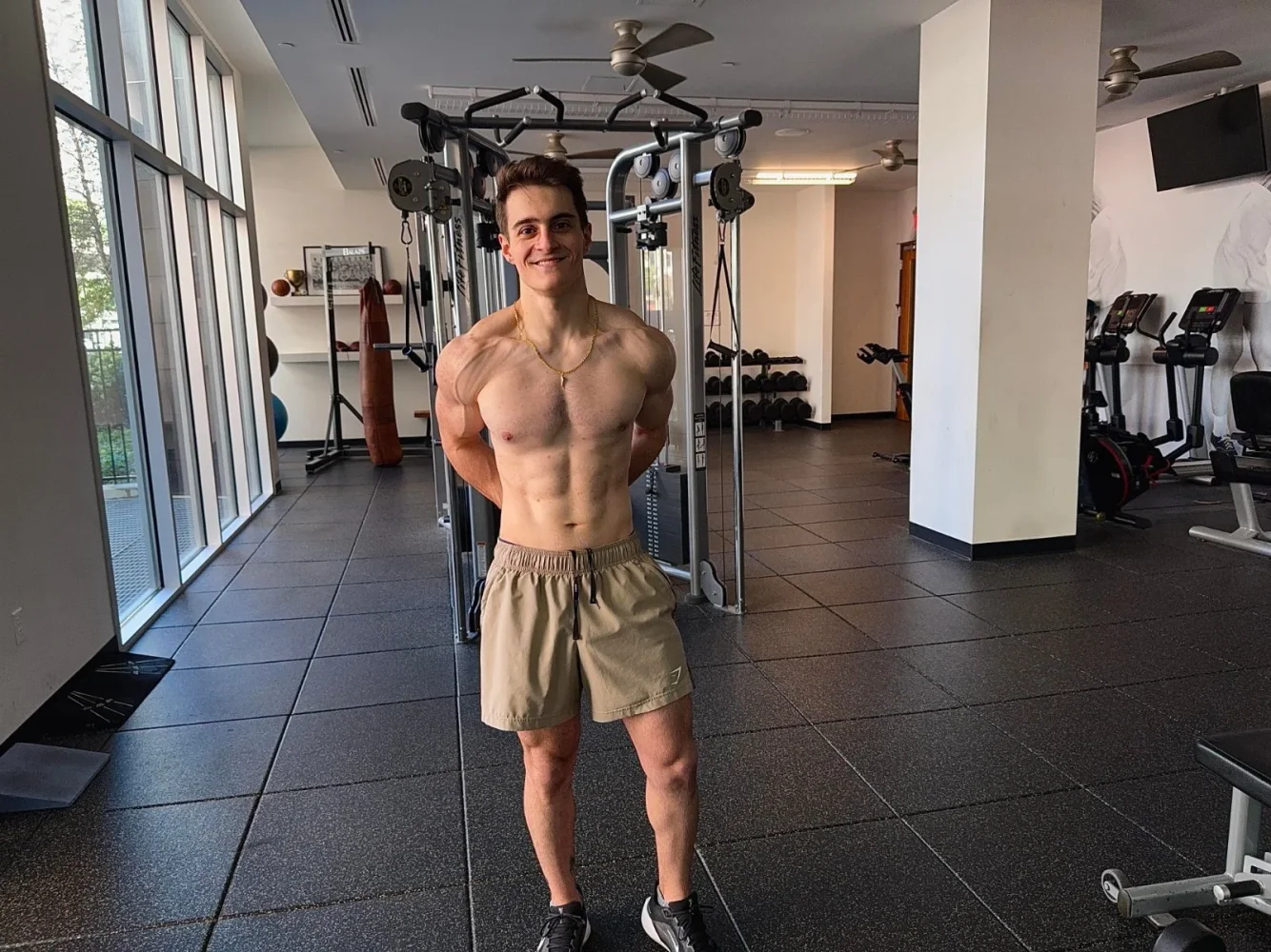 The grind from 24 to 27 — before and after photo — Bodybuilding on GlowUps